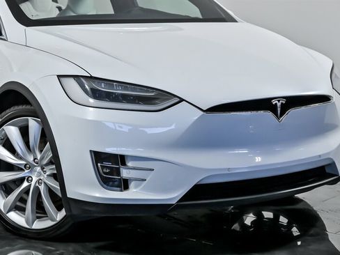 Used 2017 Tesla Model X 75D image 2