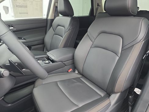 New 2025 Nissan Pathfinder SL w/ Cargo Package image 16