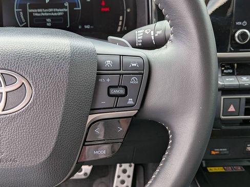 Used 2025 Toyota Camry SE image 20