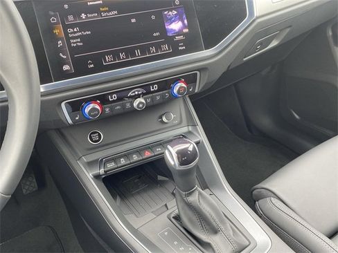 Used 2025 Audi Q3 2.0T Premium w/ Convenience Package image 21