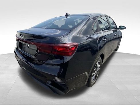 Used 2024 Kia Forte LXS w/ LXS Technology Package FWD image 9