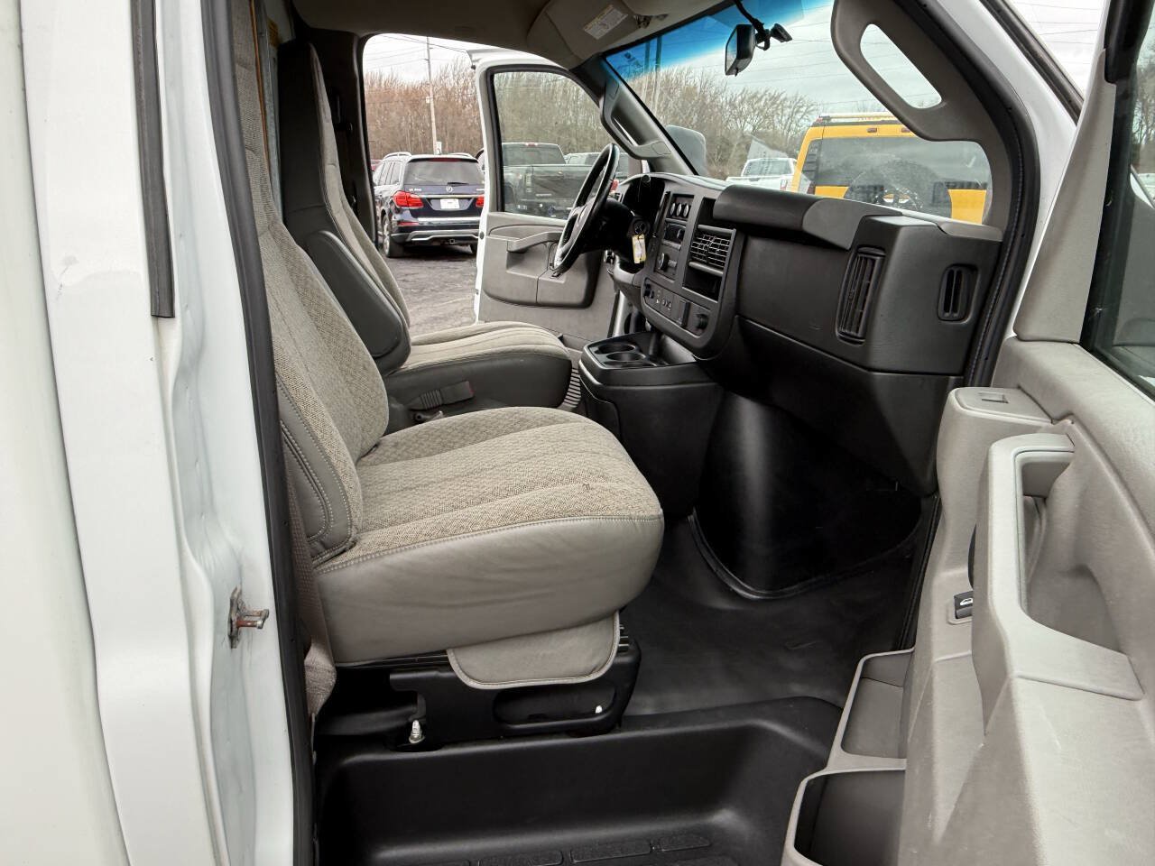 Used 2021 Chevrolet Express 3500 w/ Power Convenience Package RWD image 16