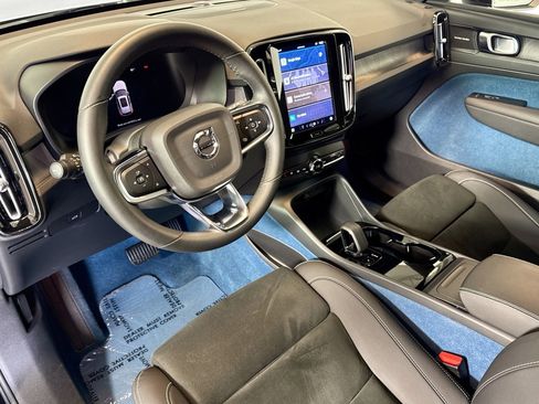 Used 2023 Volvo XC40 Recharge Ultimate image 9
