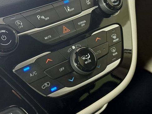 Used 2023 Chrysler Pacifica Touring-L FWD image 20
