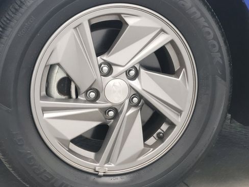 Used 2025 Hyundai Elantra SE FWD image 31