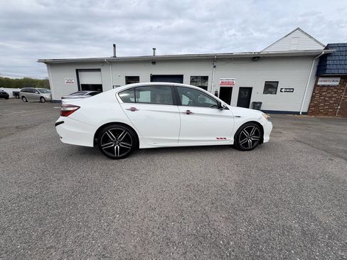 Used 2017 Honda Accord Sport image 10
