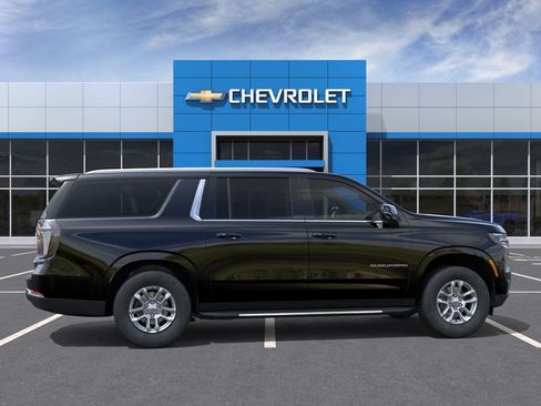 New 2026 Chevrolet Suburban LT w/ Comfort Package AWD/4WD image 5