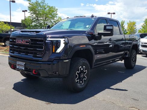 Used 2025 GMC Sierra 2500 AT4X AWD/4WD image 4