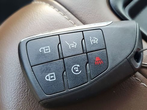 Used 2021 Chevrolet Suburban High Country image 40