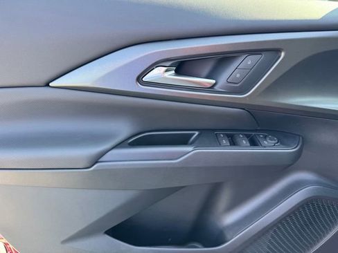 New 2026 Chevrolet Equinox EV LT image 13