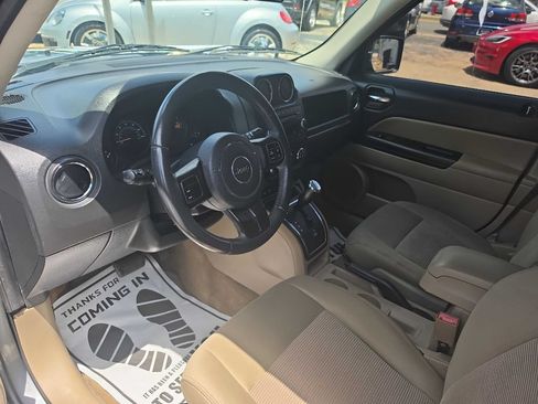Used 2014 Jeep Patriot Latitude FWD image 11