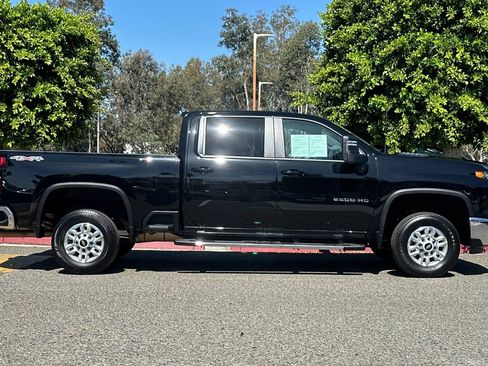 Used 2025 Chevrolet Silverado 2500 LT w/ Convenience Package AWD/4WD image 3