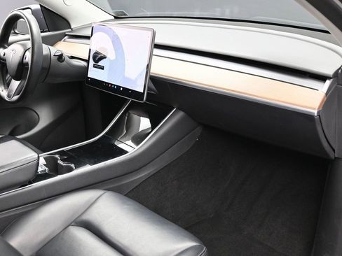 Used 2021 Tesla Model Y Long Range image 37