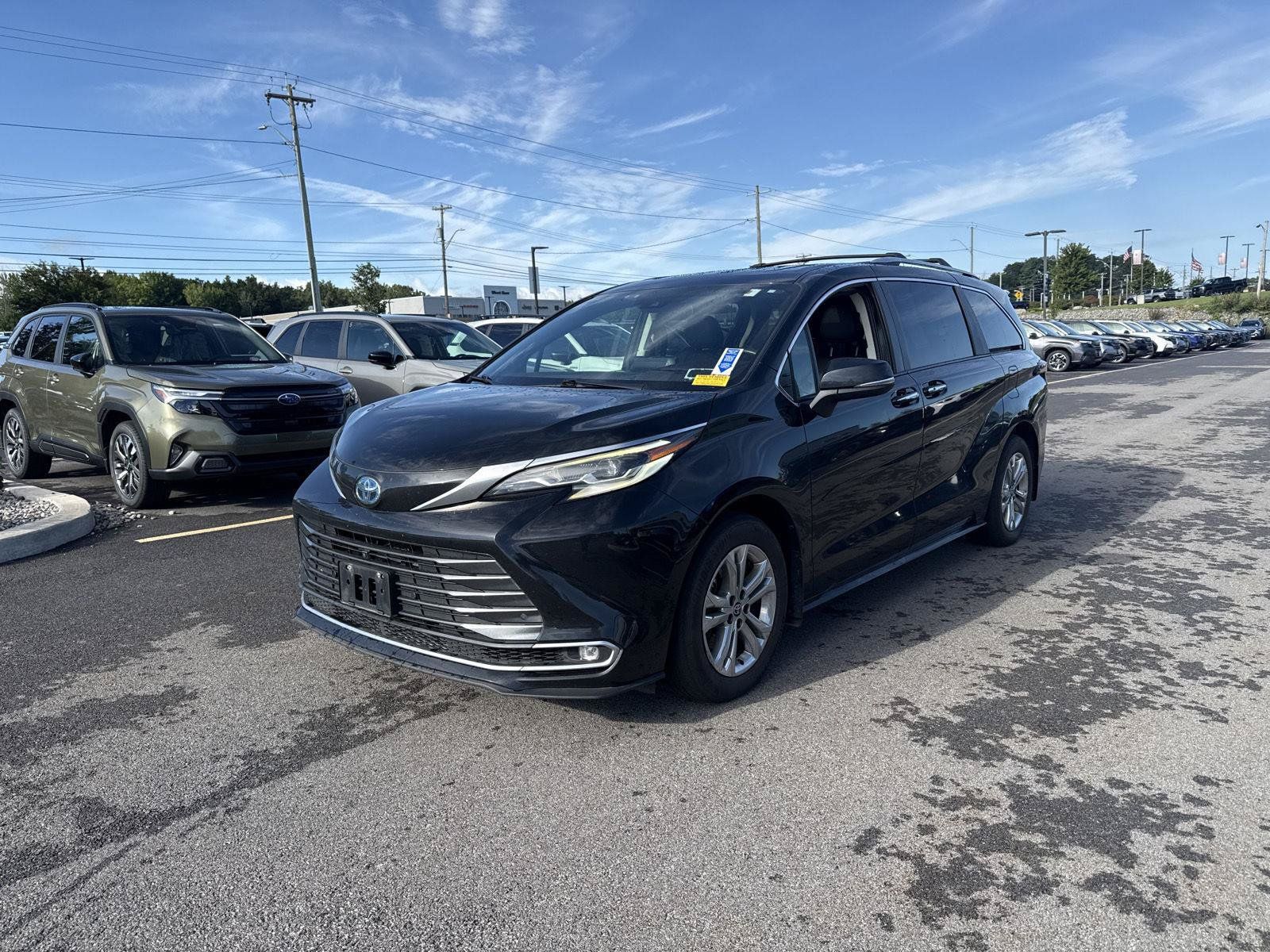 Used 2022 Toyota Sienna Platinum AWD/4WD image 6