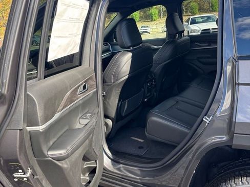 Used 2025 Jeep Grand Cherokee Limited w/ Black Appearance Package AWD/4WD image 19