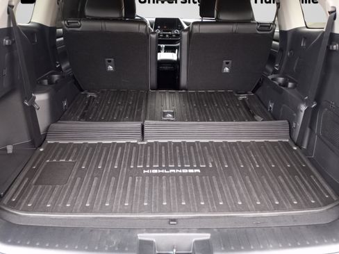 Used 2023 Toyota Highlander XLE image 31