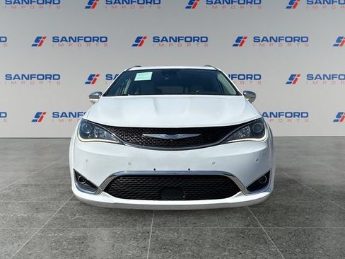 Used 2020 Chrysler Pacifica Limited w/ Advanced Safetytec Group FWD image 8