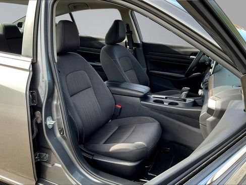 Used 2025 Nissan Altima 2.5 SV image 28