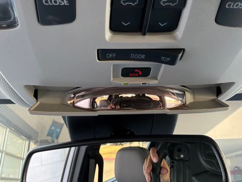 Used 2025 Toyota Sienna XLE FWD image 21