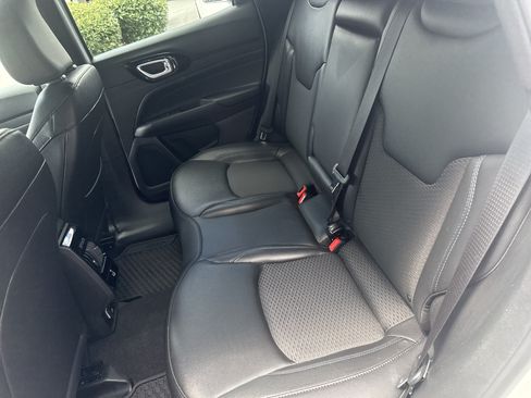 Certified 2025 Jeep Compass Latitude w/ Convenience Group AWD/4WD image 13