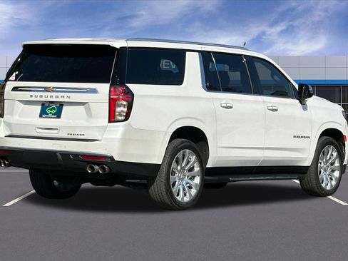 Used 2023 Chevrolet Suburban Premier w/ Max Trailering Package AWD/4WD image 4