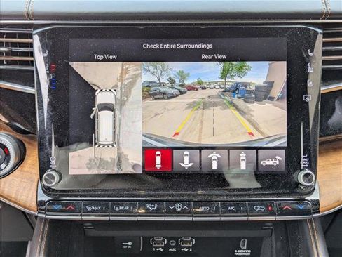 Used 2023 Jeep Grand Wagoneer Series III w/ HD Trailer Tow Package AWD/4WD image 13