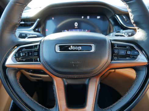 Used 2025 Jeep Grand Cherokee L Summit image 25