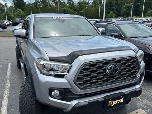 Used 2020 Toyota Tacoma TRD Off-Road w/ Technology Package AWD/4WD image 9