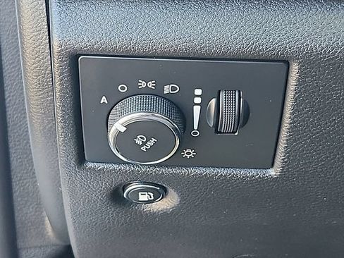 Used 2019 Jeep Grand Cherokee Altitude AWD/4WD image 25
