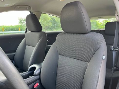Used 2016 Honda HR-V LX image 17