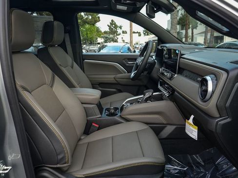 New 2026 Chevrolet Colorado ZR2 w/ Technology Package AWD/4WD image 17