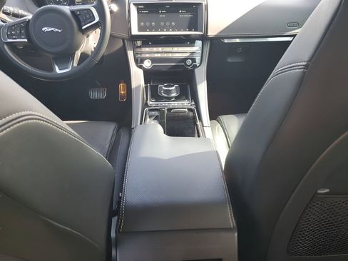 Used 2020 Jaguar F-PACE Checkered Flag image 22