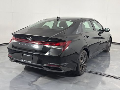 Used 2022 Hyundai Elantra SEL w/ Convenience Package FWD image 5