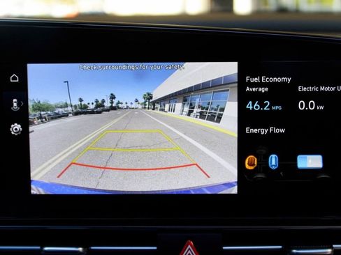 Used 2025 Hyundai Elantra Limited FWD image 18