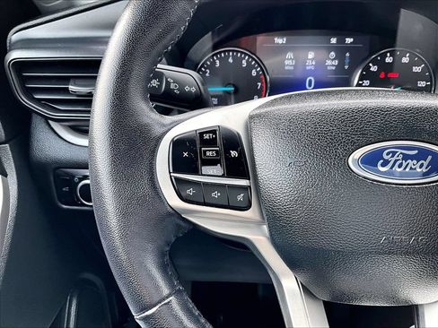 Used 2023 Ford Explorer XLT AWD/4WD image 18