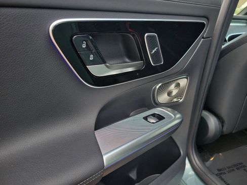 Used 2026 Mercedes-Benz GLC 300 image 6