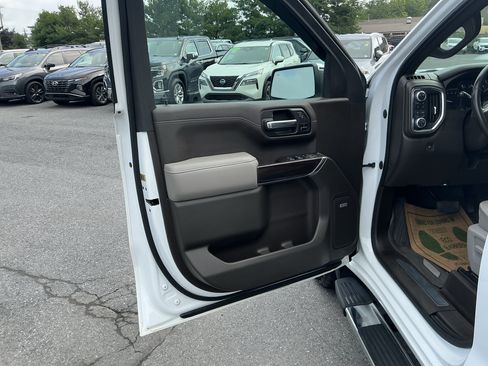 Used 2020 GMC Sierra 1500 SLT w/ SLT Premium Plus Package AWD/4WD image 32