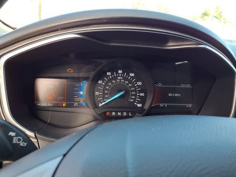 Used 2020 Ford Fusion SE FWD image 15