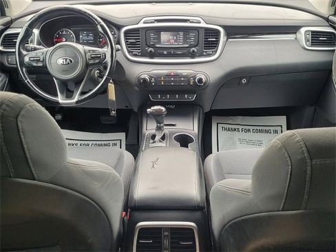 Used 2016 Kia Sorento LX w/ LX Convenience Package image 12