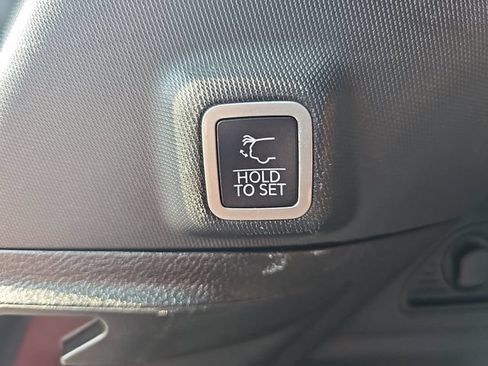 Used 2023 Jeep Grand Cherokee Altitude RWD image 29