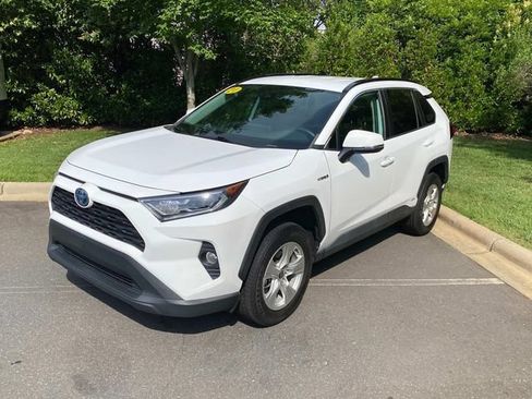 Used 2021 Toyota RAV4 XLE w/ XLE Grade Weather Package AWD/4WD image 3