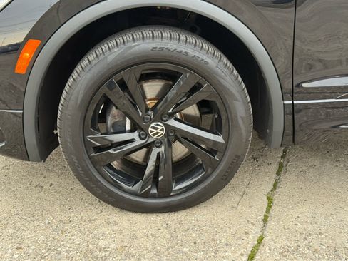 Used 2024 Volkswagen Tiguan SE R-Line image 9