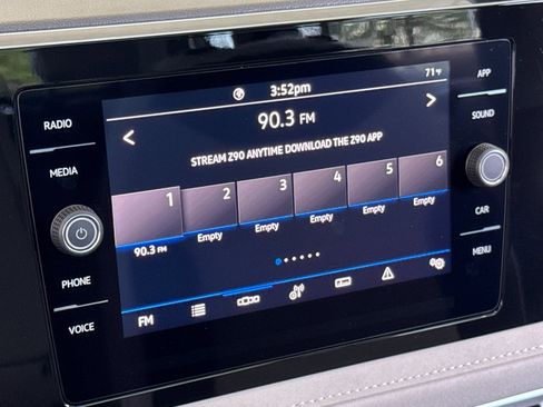 New 2025 Volkswagen Taos SE image 18