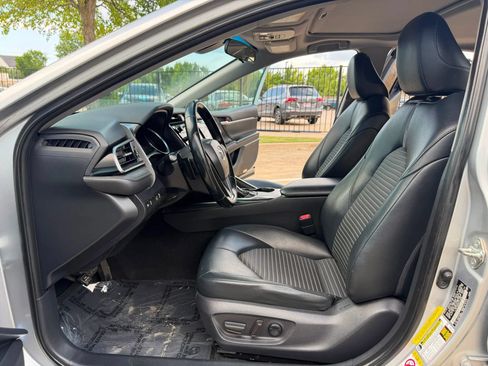 Used 2019 Toyota Camry SE FWD image 15