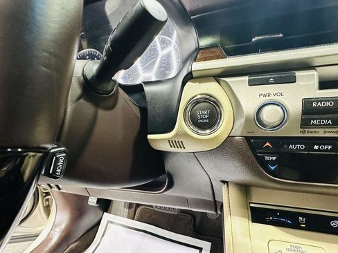 Used 2018 Lexus ES 350 w/ Luxury Package w/Wood Trim FWD image 18