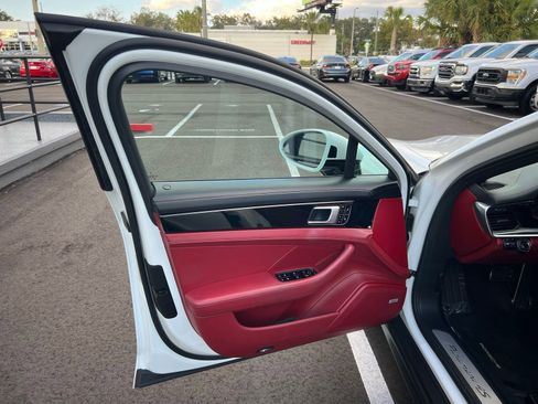 Used 2018 Porsche Panamera 4S image 23