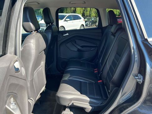 Used 2019 Ford Escape Titanium w/ U9j03 - Titanium Tow Package AWD/4WD image 18
