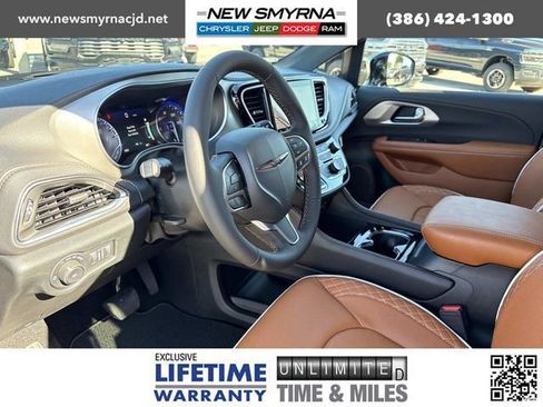 New 2026 Chrysler Pacifica Pinnacle image 25
