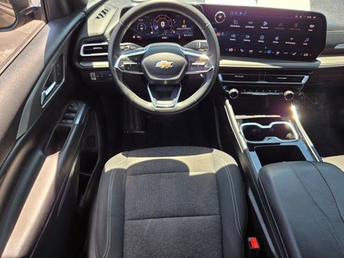 Used 2025 Chevrolet Traverse LT FWD image 13