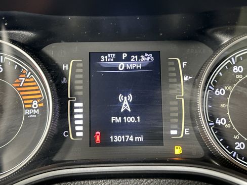Used 2019 Jeep Cherokee Latitude Plus AWD/4WD image 17